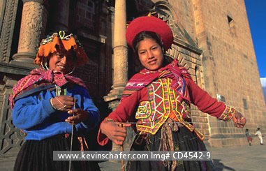 PERU, CUZCO, PEOPLE: Cuzco, Plaza de Armas, Quechua Indian girls in colorful native dress and decoration.