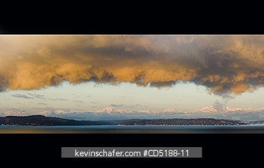 WASHINGTON, US: Sunrise over Puget Sound, Olympic Mountains, Washington State, Seattle, USA