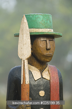 MADAGASCAR: Madagascar, Antandroy mortuary pole, Berenty Reserve