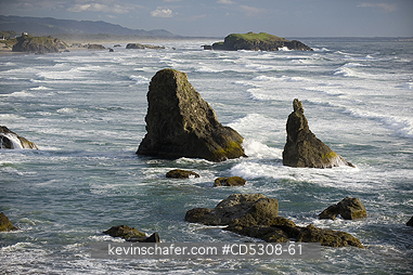OREGON, SEA STACKS: Seastacks and rugged Pacific Coastline, Bandon, Oregon