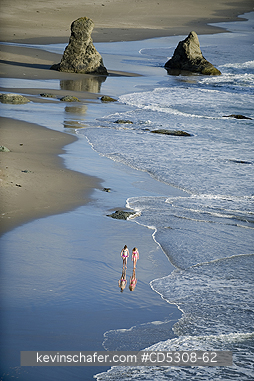 OREGON, BANDON: Children walking on beach.