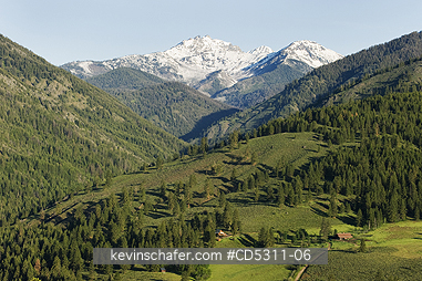 CASCADES, METHOW VALLEY, WASHINGTON, USA: Wolf Creek Valley, North Cascades from Sun Mountain, Methow Valley, JUNE