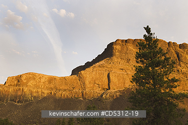WASHINGTON, STEAMBOAT ROCK: Dawn on Columnar Basalt, Steamboat Rock State Park, Columbia River Plateau, Washington USA