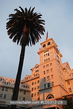 CALIFORNIA, CLAREMONT HOTEL: Claremont Hotel and Resort, Historic Hotel, Berkeley, California USA, Dusk with Palm Tree