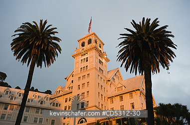 CALIFORNIA, CLAREMONT: Claremont Hotel and Resort, Historic Hotel, Berkeley, California USA, Dusk with Palm Tree
