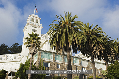 CALIFORNIA, CLAREMONT HOTEL: Claremont Hotel and Resort, Historic Hotel, Berkeley, California USA, Dusk with Palm Tree