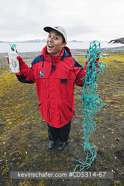 SVALBARD: Collecting garbage from beaches, Svalbard