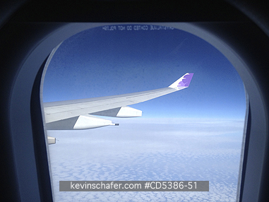 AIRCRAFT: View through airliner window of wing to Hawaii (MOBILE PHONE)