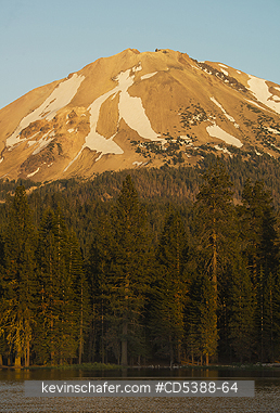 CALIFORNIA, SCENIC: Mt. Lassen, 10,463\\\'. above Manzanita Lake at sunset,  Lassen Volcanic National Park, California