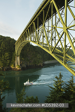 WASHINGTON, SCENIC: Boat passes below Deception Pass bridge, Deception Pass State Park, Whidbey Island, Puget Sound, Washington