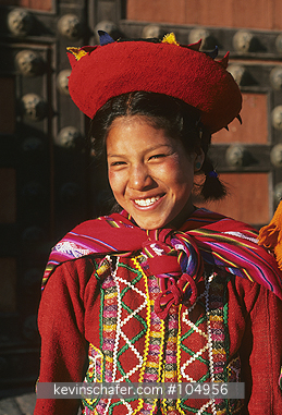 PERU: People, Plaza de Armas, Quecha Indian girls.