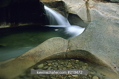 NEW HAMPSHIRE: White Mountains, Franconia Notch, The Basin, Pemigewasset River.