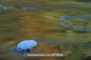 NEW HAMPSHIRE, USA: White Mountains National Forest, Kancamagus Highway, autumn reflections in Swift River.