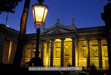 IRELAND: Ireland, Dublin, Bank of Ireland building at dusk.  This building was built in the classic Georgian style.